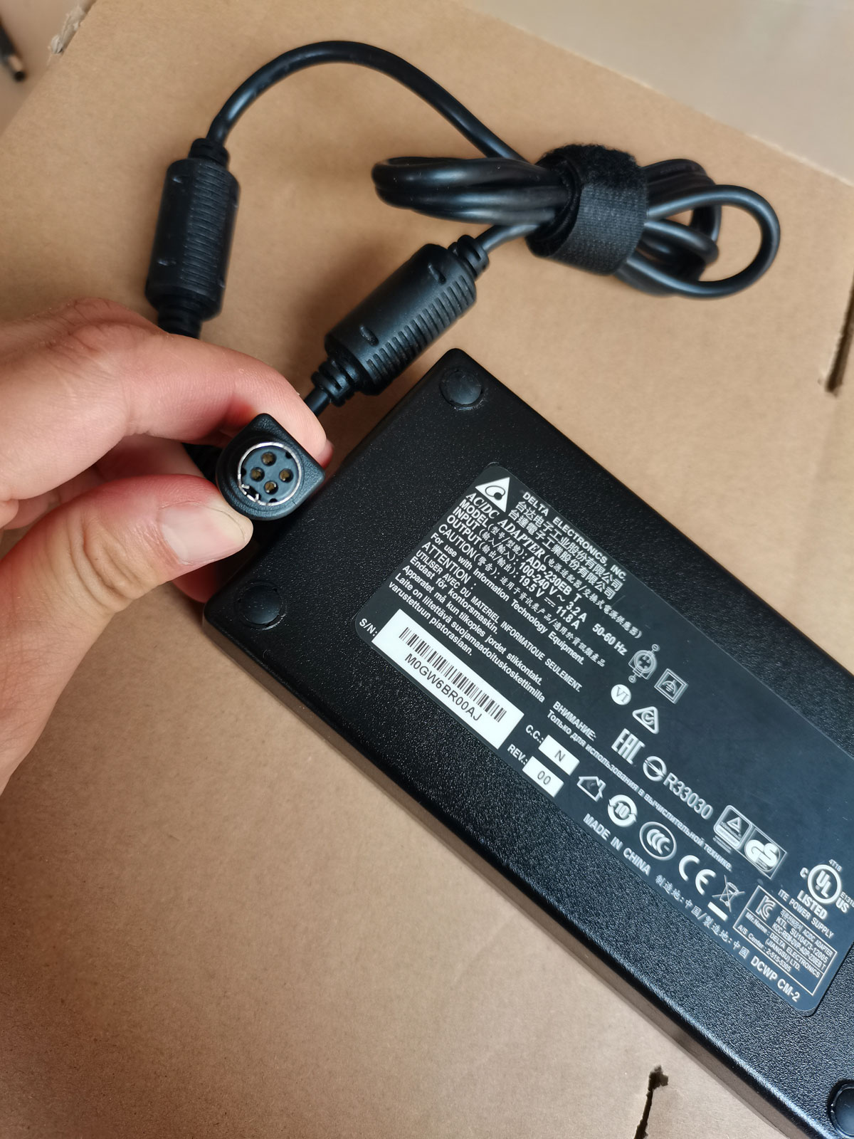 OEM Delta 230W 19,5 V 11.8A AD - Pc Gaming Uk reseña y precio